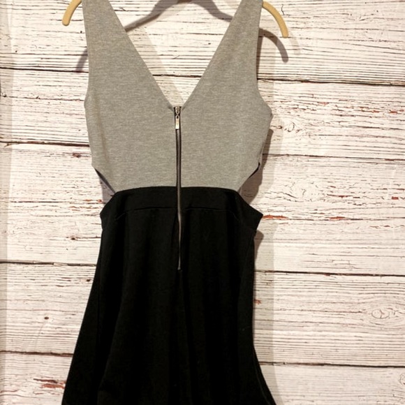 GUESS peekaboo dress - Picture 2 of 8